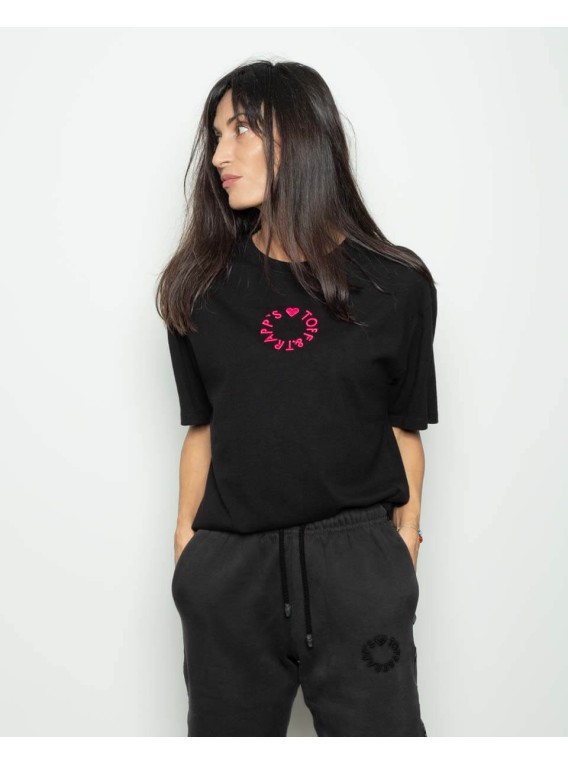 Camiseta unisex logo bordado_ FUCSIA